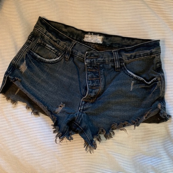Free people shorts - distressed black denim - Picture 1 of 3